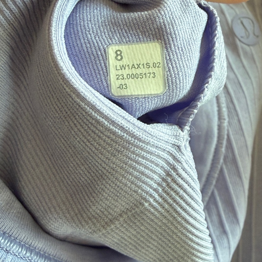 Lululemon Ebb to Street tank top Sz 8 lavender EUC - Picture 4 of 5